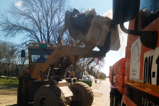 Prolećna akcija odvoženja kabastog otpada zatrpala ulice Čantavira smećem