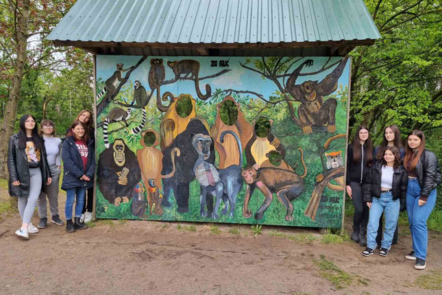Učenice tekstilnog smera HTSŠ bojama ukrasile nekoliko objekata Zoološkog vrta
