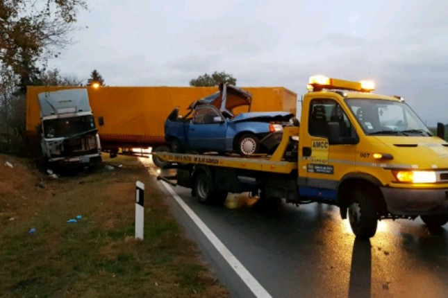 U sudaru kamiona i automobila poginula jedna osoba