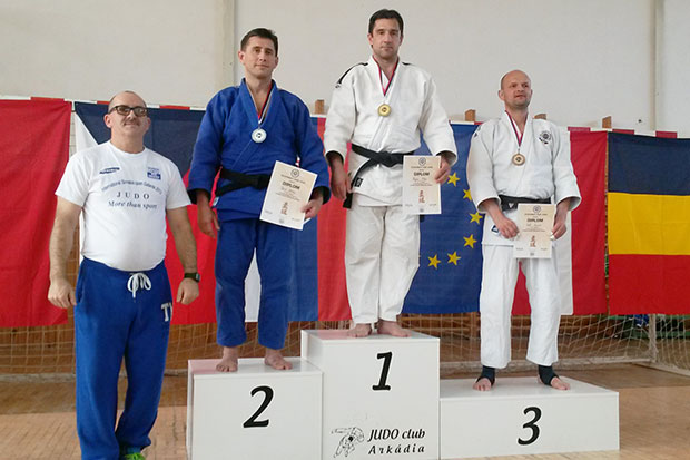 Dve zlatne sa školskog, jedna sa veteranskog prevenstva u džudou