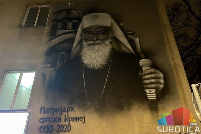 Mural u čast patrijarhu Irineju na zgradi u Đure Đakovića