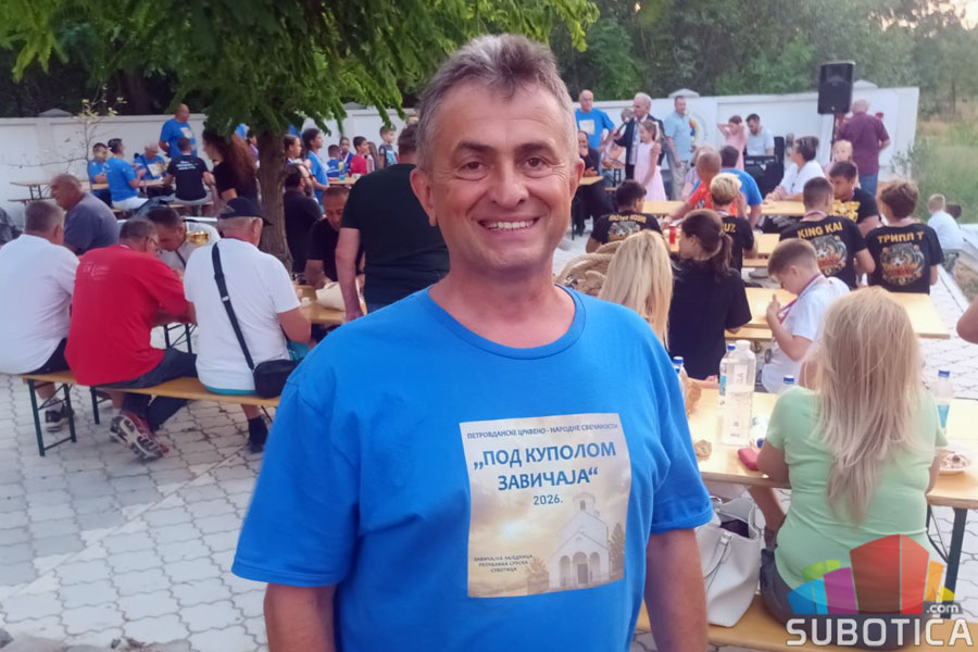 Najmlađi čuvari tradicije - U porti hrama na Kelebiji održane 8. Petrovdanske svečanosti
