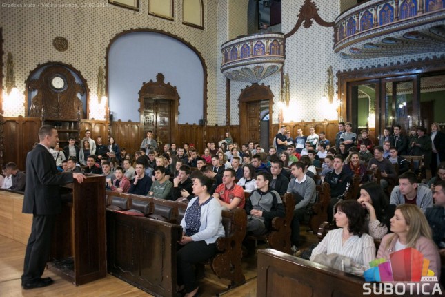 Dodeljene medalje najboljim fizičarima