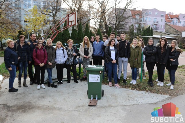 Kontejnere za separatno sakupljanje PET i alu ambalaže dobile tri srednje škole