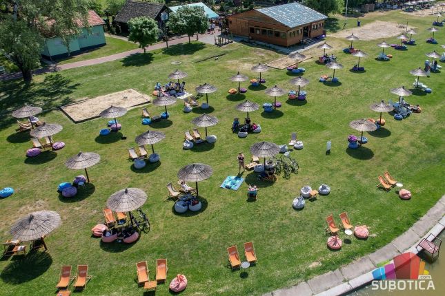 Na Paliću krcato - danas se očekuje i do 60 hiljada ljudi