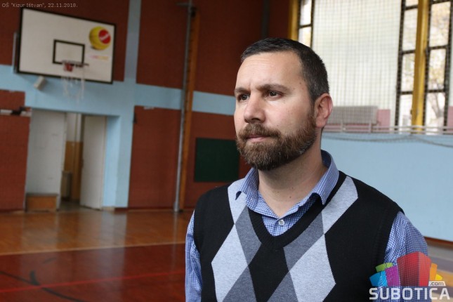 Deca slušala o pretnjama koje dolaze sa interneta