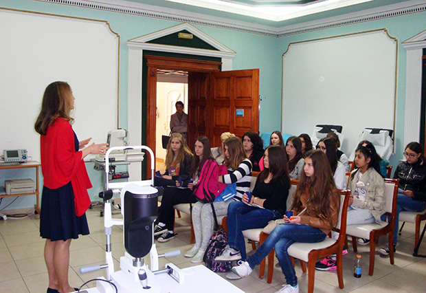 Devojčice u poseti "Perfect Vision"-u