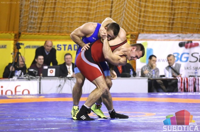 Propuštena prilika za povratak titule šampiona u rvanju