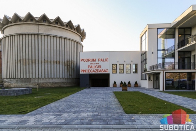 Predsednik Srbije Aleksandar Vučić obišao nove proizvodne pogone na Paliću i u Subotici