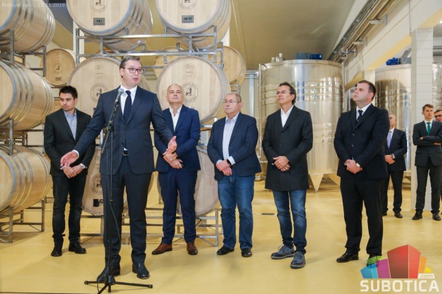 Predsednik Srbije Aleksandar Vučić obišao nove proizvodne pogone na Paliću i u Subotici