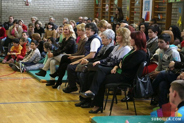 Žića Maradona donirao pomagala deci sa smetnjama