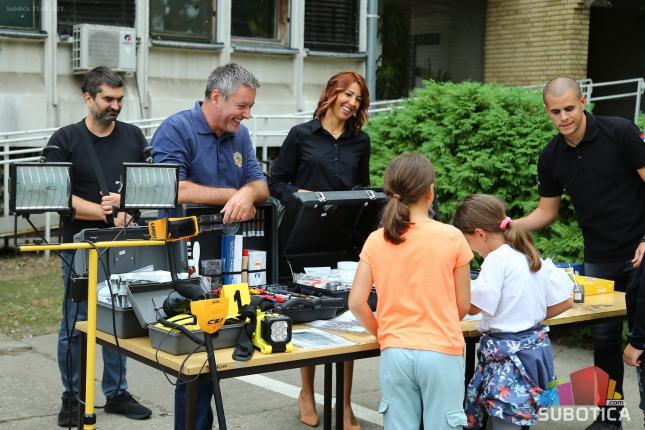 "Zajedno i bezbedno kroz detinjstvo" - subotički policajci ugostili đake osnovnih škola