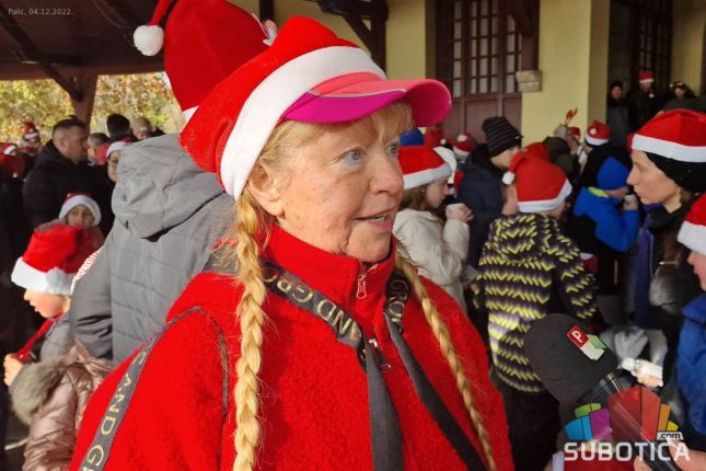 Nikad masovnija Trka Deda Mrazeva na Paliću okupila oko 3.000 učesnika