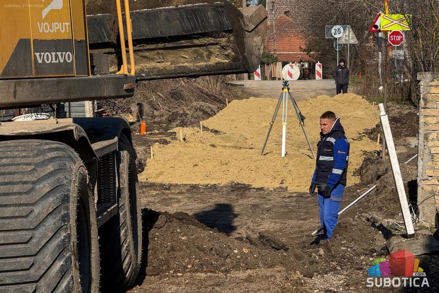 Deo Koparske ulice dobija asfalt, Bikovački put će se sređivati fazno