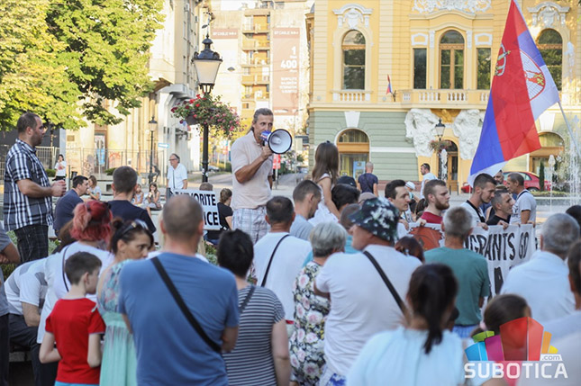 Protest protiv migranata – građani potpisivali peticiju i otvoreno pismo vlastima