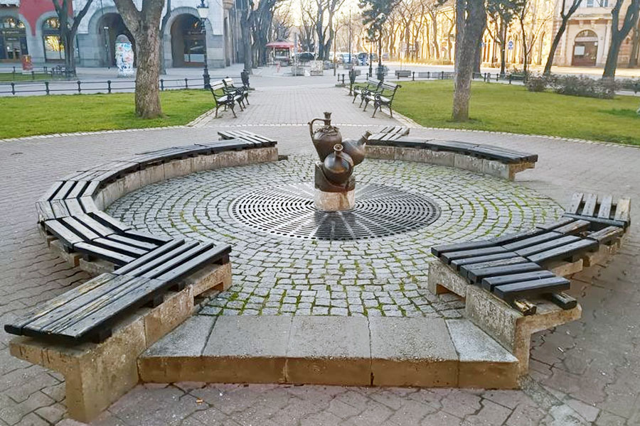 „Tri ćupa“ ponovo krase park ispred Gradske kuće, obnovljena i "bronzana česma"