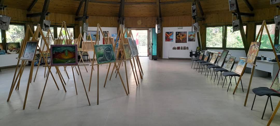 Radionica slikanja na otvorenom "Atelje u vrtu": posetioci naslikali dve slike