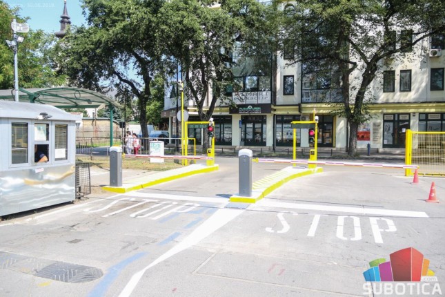 "Brza rampa" nije smanjila gužve na izlazu sa parkinga kod Otvorenog univerziteta