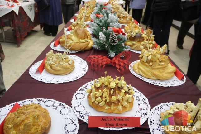 Otvorena 15. Božićna izložba - prikazani božićnjaci, tradicionalni kolači koji simbolizuju rođenje Hristovo