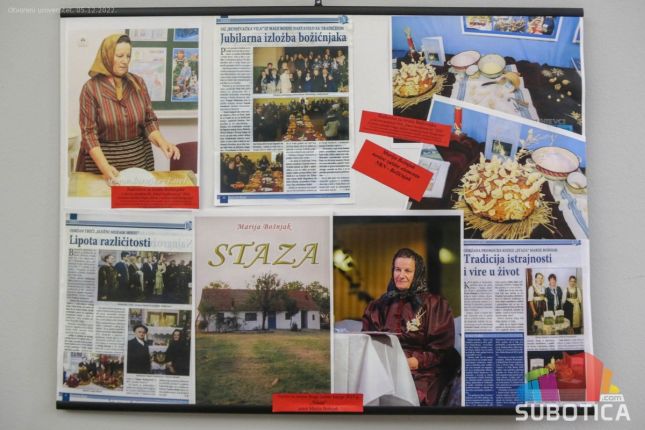 Otvorena 15. Božićna izložba - prikazani božićnjaci, tradicionalni kolači koji simbolizuju rođenje Hristovo