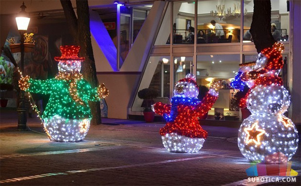 Novogodišnje ukrašavanje Subotice