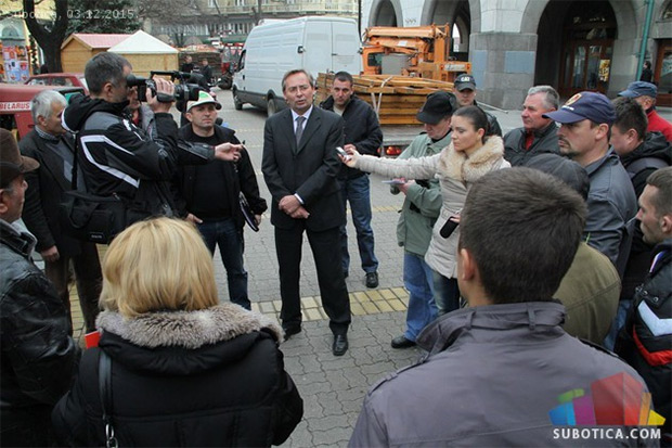 Traktori pred Gradskom kućom