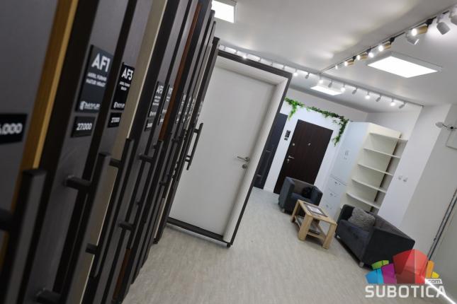 Moderna i bezbedna sigurnosna i sobna vrata u „MayurShop-u“