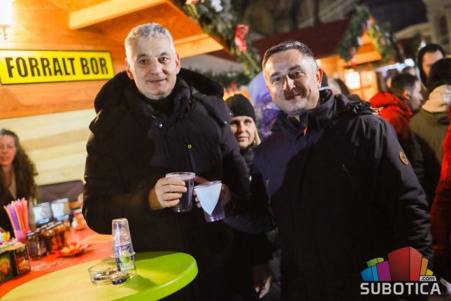 „Winterfest“ doneo praznični duh u naš grad