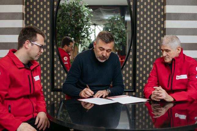 Restoran "Paligo palata" donacijom Crvenom krstu iskazao društvenu odgovornost