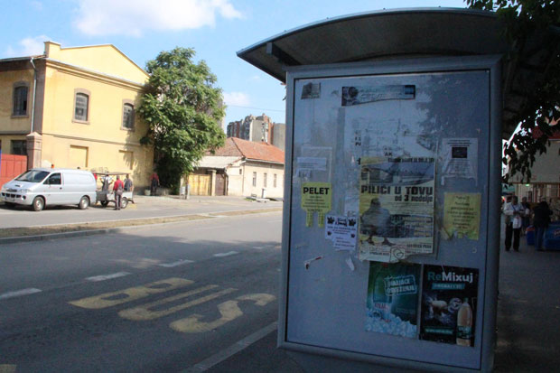 Autobus oštetio autobusko stajalište kod Bolnice