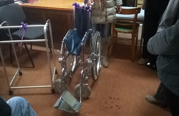 Unija žena SNS donirala kolica školi Žarko Zrenjanin