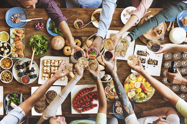 Tokom praznika lekari savetuju umerenost u hrani i piću