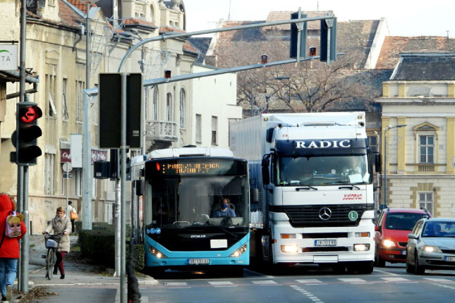 Saobraćajne kamere u Ulici Maksima Gorkog počele da beleže prekršaje