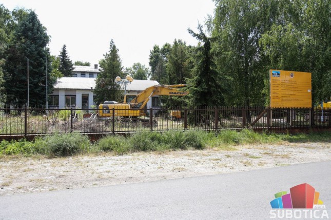 Rušenje objekata u bivšoj kasarni "Kosta Nađ" u punom jeku