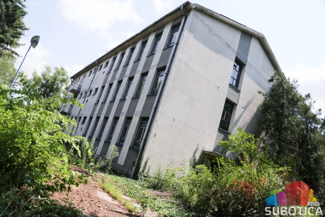 Rušenje objekata u bivšoj kasarni "Kosta Nađ" u punom jeku