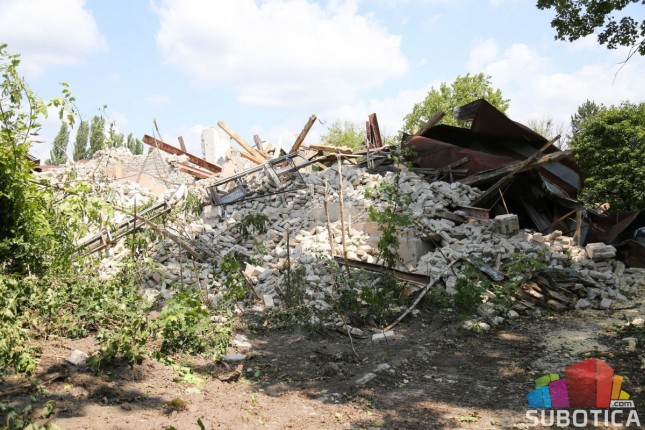Rušenje objekata u bivšoj kasarni "Kosta Nađ" u punom jeku