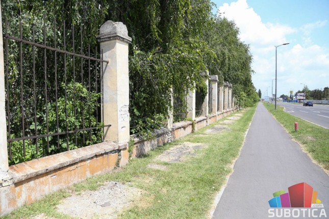 Rušenje objekata u bivšoj kasarni "Kosta Nađ" u punom jeku