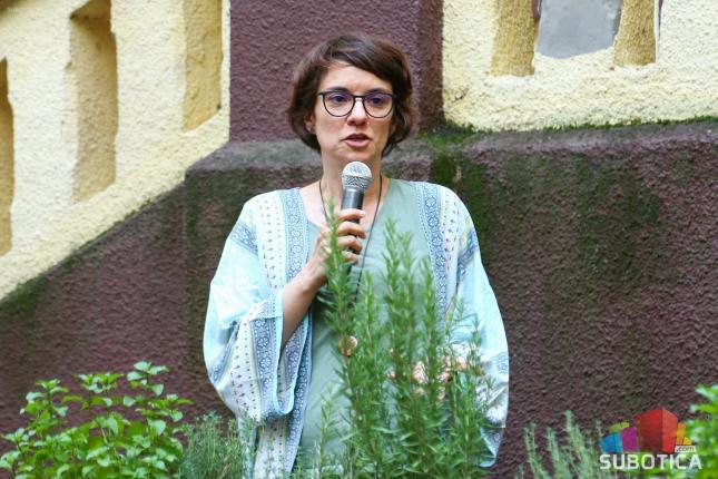 Terapeutska bašta u Školskom centru "Dositej Obradović" - da se vratimo prirodi