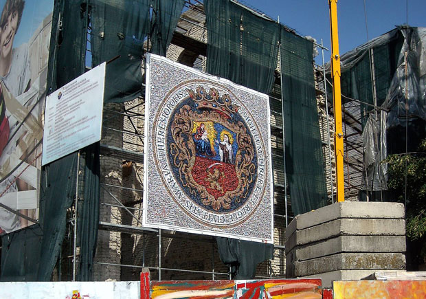 Mozaik grba Subotice od fotografija sa gradskih lokacija
