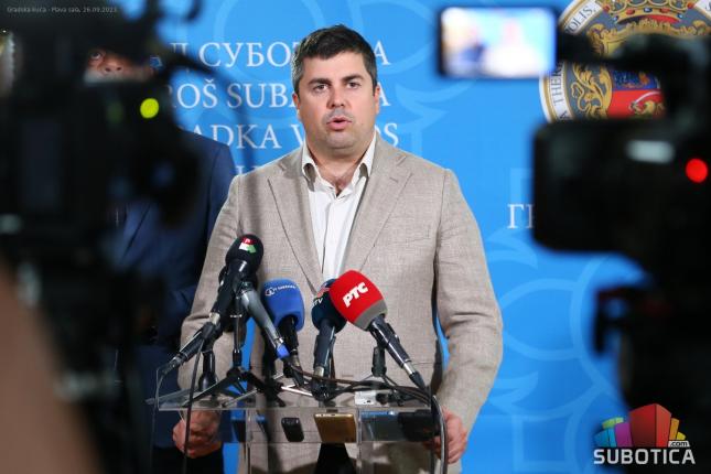 Subotica dobila veću količinu "plavih kanti", uskoro sređivanje Bikovačkog puta