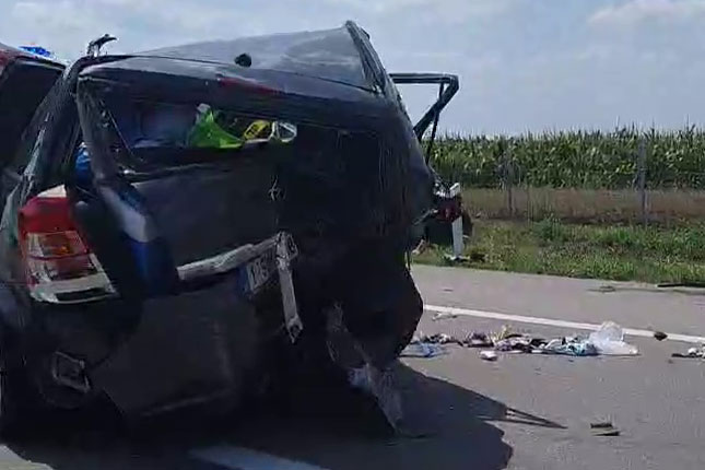 Teška saobraćajna nezgoda na auto-putu kod Bačke Topole, devetoro povređenih
