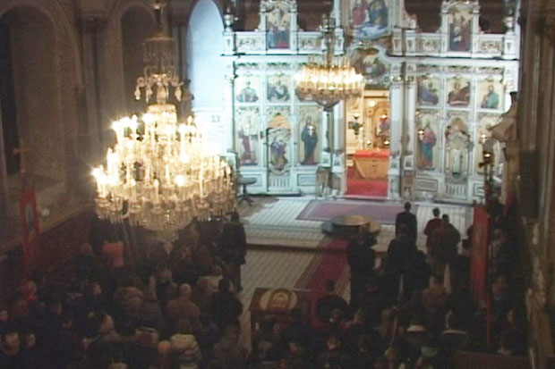 Osvešten i naložen badnjak uz pesmu, igru i veselje