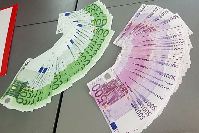 Na Horgošu carinci otkrili 70.000 evra u džepu jakne putnika