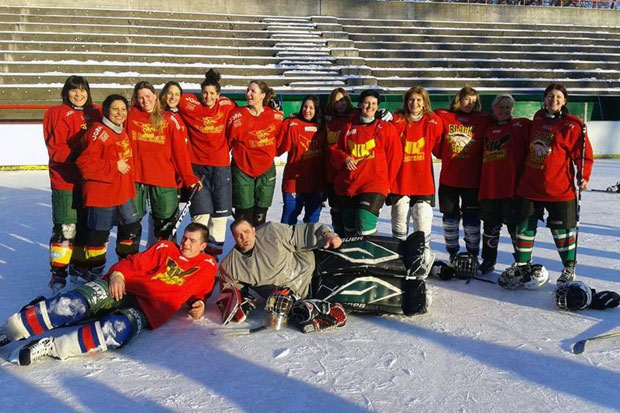 Održani revijalni hokejaški susreti mama i tata protiv dece (Fun hockey day)