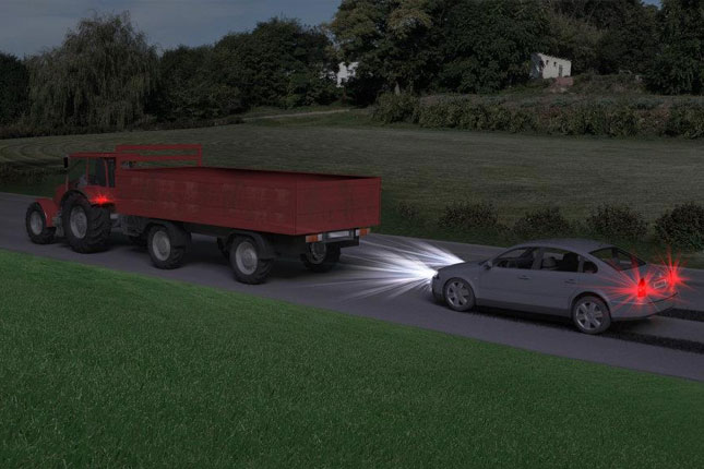 Apel vozačima i ratarima: predstoji berba kukuruza, veći broj mehanizacije na putevima - OPREZNO!