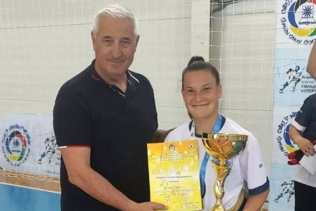 Futsal: Učenice Hemijsko – tehnološke škole odbranile titulu prvaka Srbije, momci iz MESŠC-a drugi