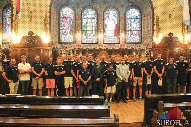 Reprezentacija Srbije u veslanju na prijemu kod gradonačelnika