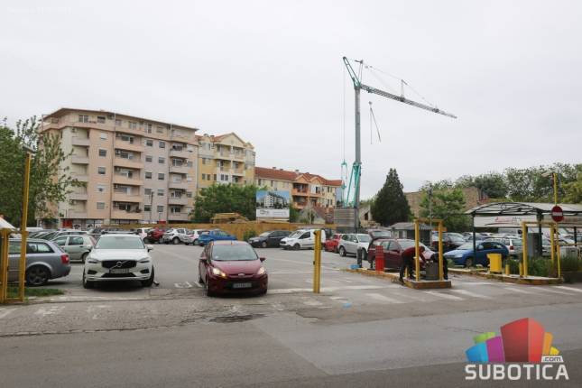 Ulaz na parking kod Otvorenog univerziteta od danas kod kućice za naplatu