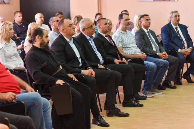 Održani parastos i istorijska tribina povodom proterivanja i stradanja srpskog stanovništva u akciji "Oluja"