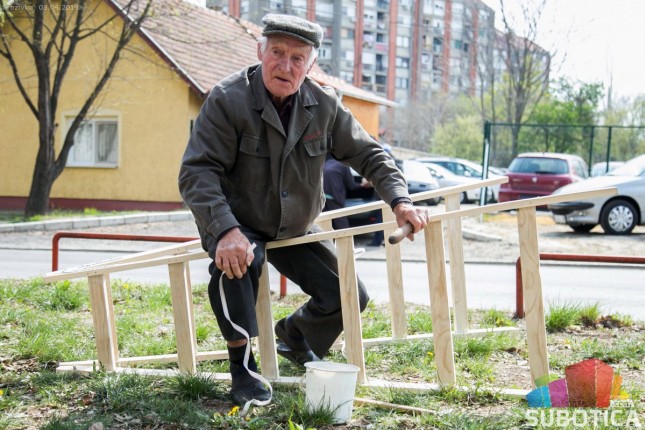 Mihalj Utaši i u devetoj deceniji pravi merdevine
